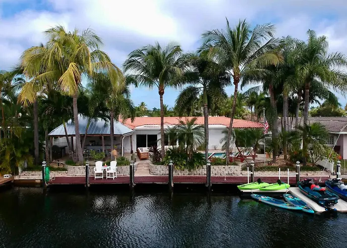 Waterfront With Pool Spa Tiki Bar And 1 Mile To Beach Fort Lauderdale