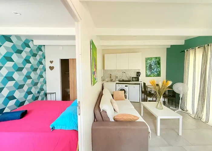 Maison De Campagne Avec Spa Et Jardin Proche De La Mer Et Ville Marseilles