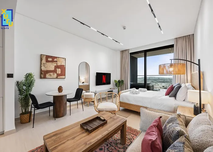 Timeless & Textured Studio W Jacuzzi Trillionaire Dubai