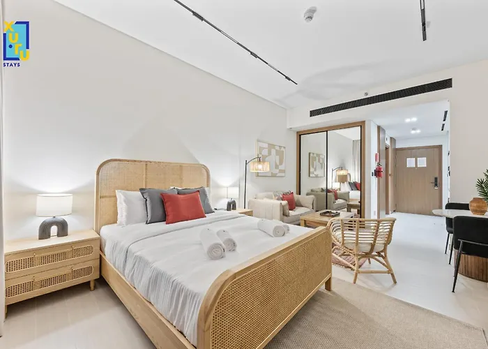 Timeless & Textured Studio W Jacuzzi Trillionaire Dubai