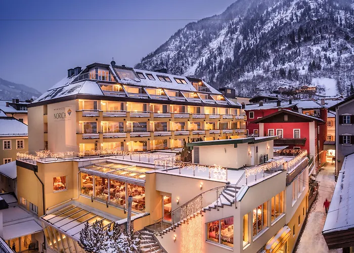 Hotel Norica - Thermenhotels Gastein mit dem Bademantel direkt in die Therme Bad Hofgastein
