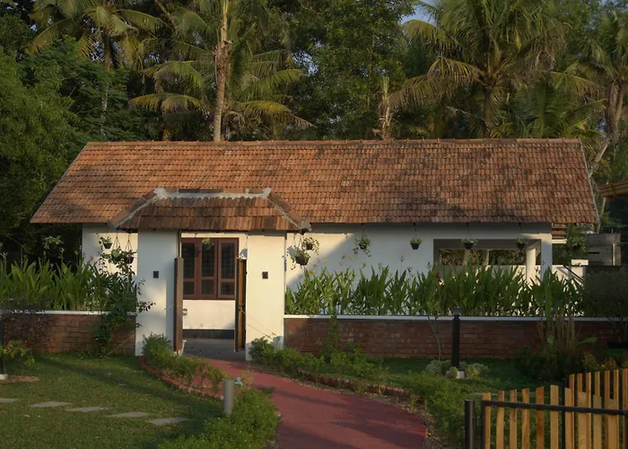 Kaayal Villa Lakefront Luxury By Hotelbuz Varkala