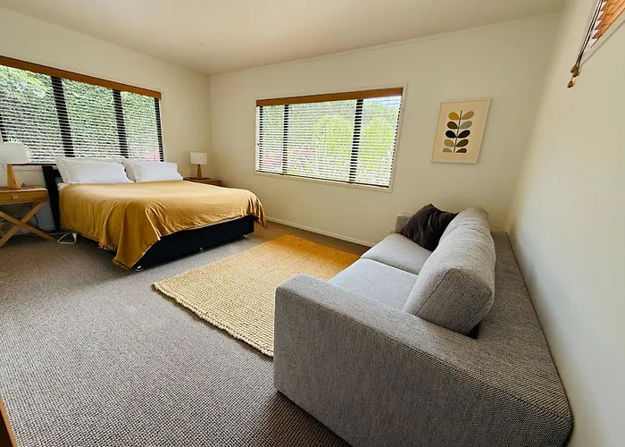Stunning Panoramic Lakeview , Spa Pool & Privacy Tauposee