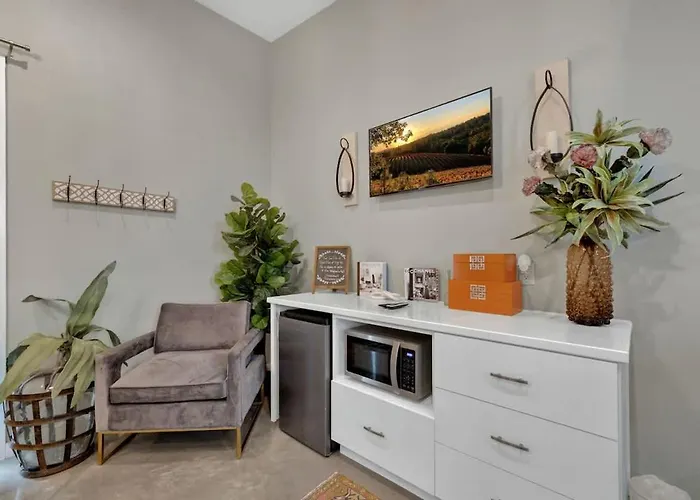 Pop-2: Hot-Tub/Close To Main St! Fredericksburg