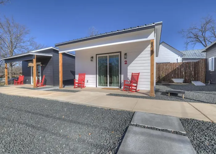 Pop-2: Hot-Tub/Close To Main St! Fredericksburg
