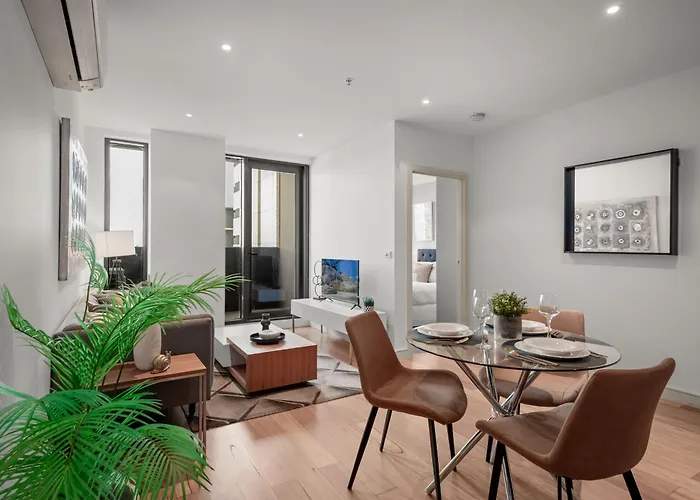 The Quiet Side Of The City - A Stylish 2 Bed 2 Bath Retreat Melbourne City