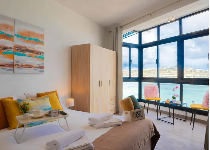 Shoreline Hideaway - Cross Over To The Beach! St. Paul's Bay
