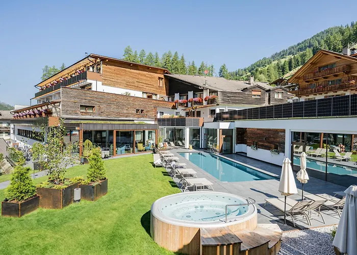 Alpenwellnesshotel St. Veit Sexten