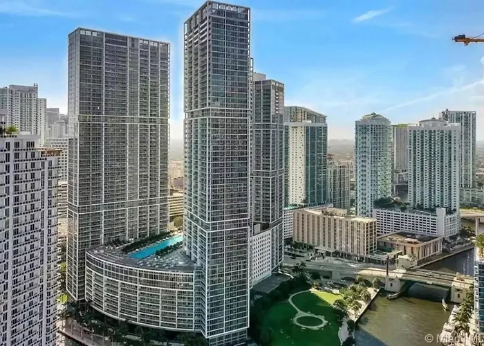 Ocean Pool Views Corner Unit Gym Spa Jacuzzi Miami