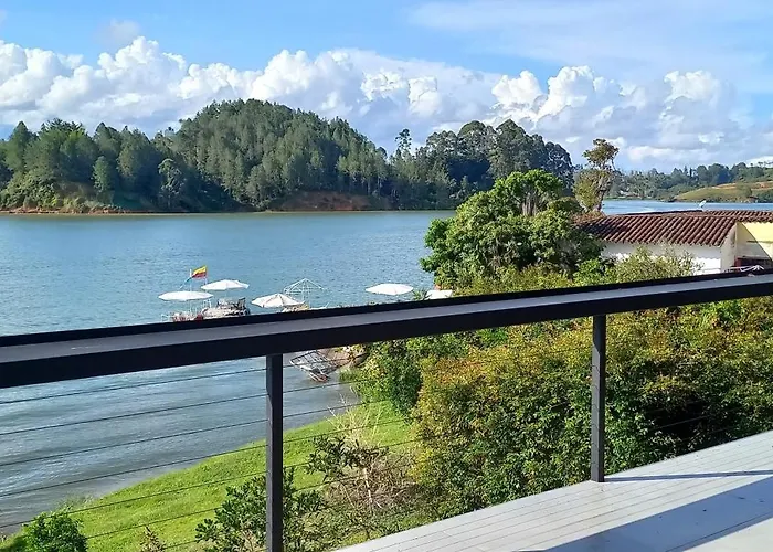 Villa Lake Blue El Penol 