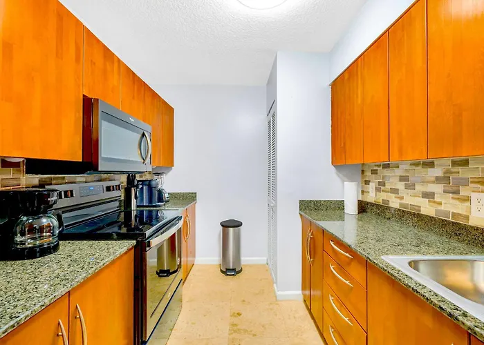 Poolside Stay In The Heart Of Brickell Miami