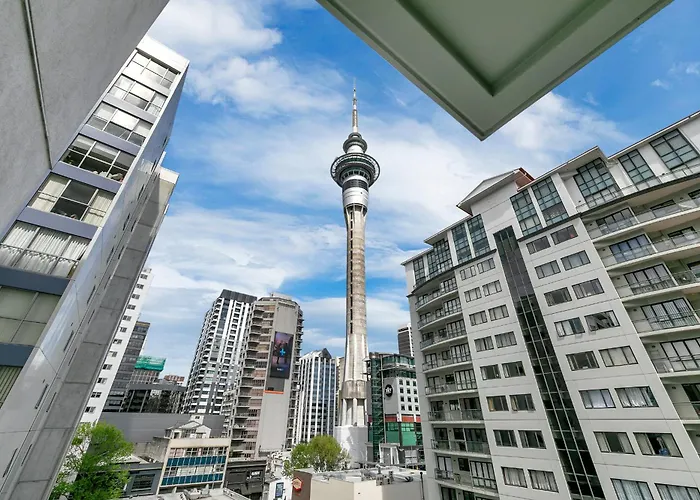 Sky Tower View With Rooftop Pool! Auckland