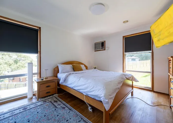 Large Room Queen Bed Melbourne City