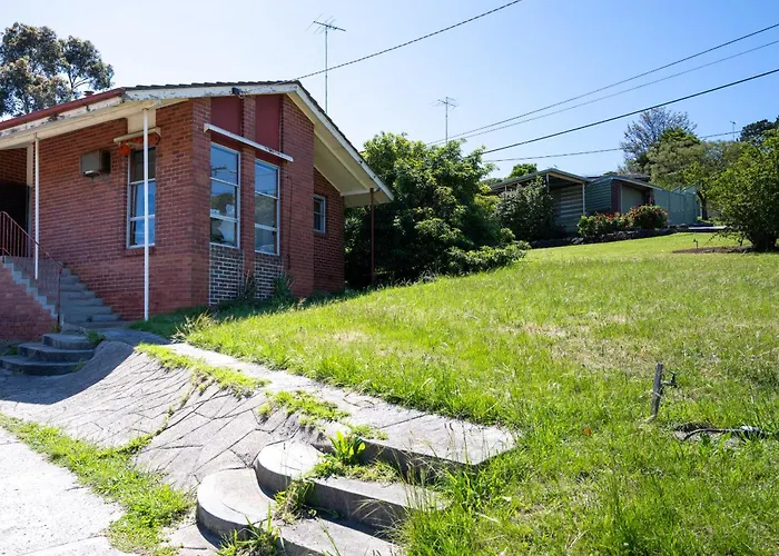 Large Room Queen Bed Melbourne City