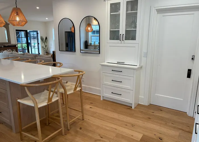 Charming Victoria Character Home-Pet Friendly