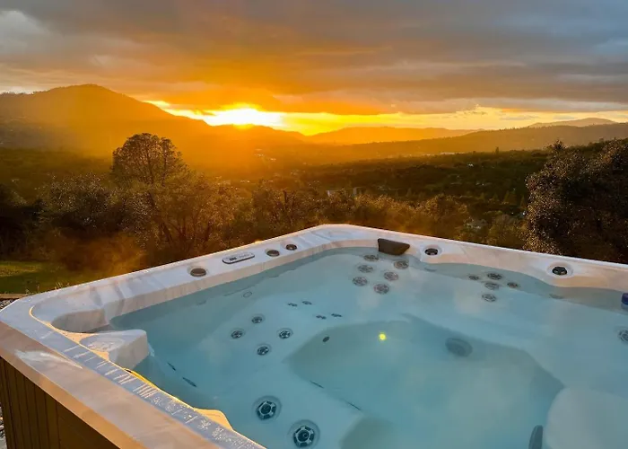 Relax Under The Stars, Best View In Town , Yosemite House With Firepit, Hot Tub, Game Room & Pool Table Oakhurst
