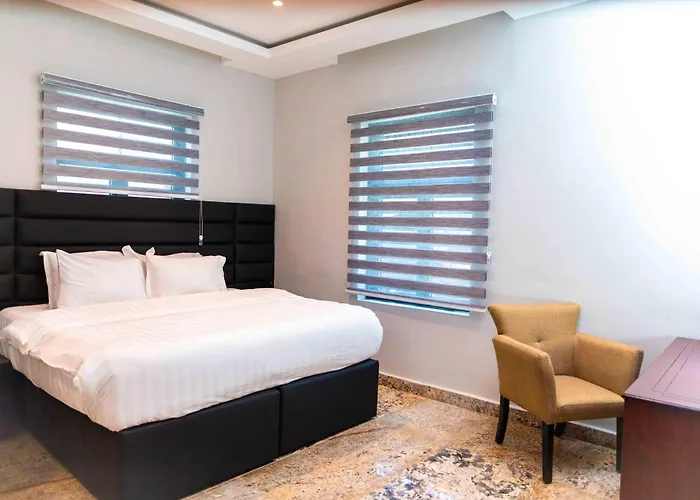 Hotel King Georges Court Mama