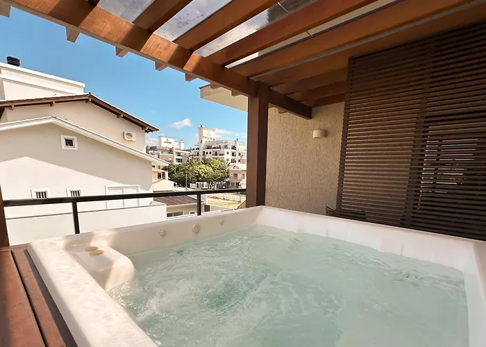 Triplex 3 Suites Com Jacuzzi Em Canto Grande Bombinhas
