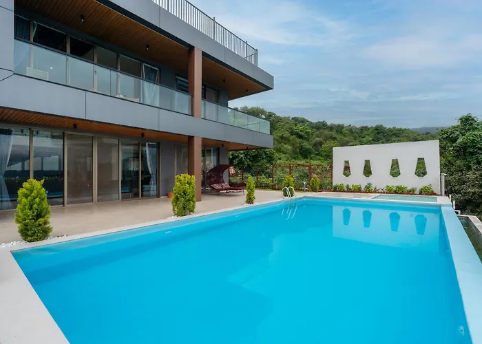Green Atlas Villa With Infinity Pool Turf Theatre Jacuzzi - Official - Greenatlasvilla-Com Malavli