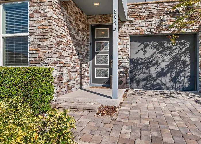 Luxury Villa W Pool & Hot Tub Near Disney Kissimmee