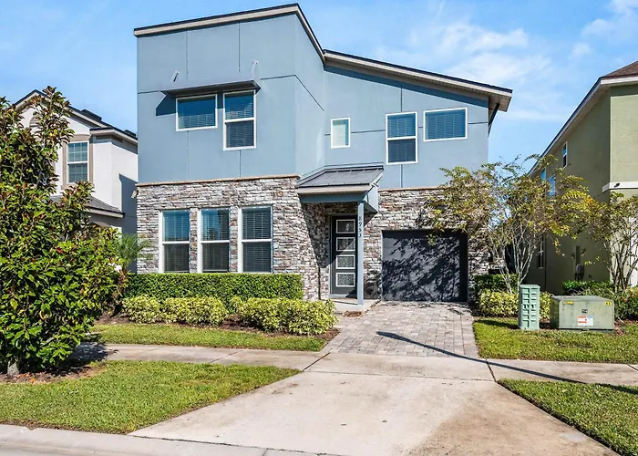 Luxury Villa W Pool & Hot Tub Near Disney Kissimmee
