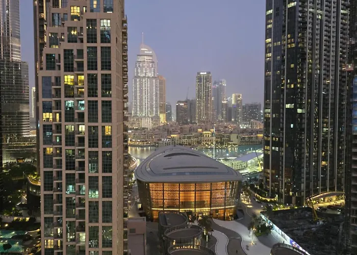 Private 2Br Oasis With Jacuzzi, Massage Chair, Ps5, Steps Away From Opera, Dubai Mall, Dubai Fountains
