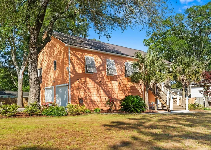 Stunning Beach Cottage! Hot Tub&Pet Friendly! Sleeps 6! Myrtle Beach
