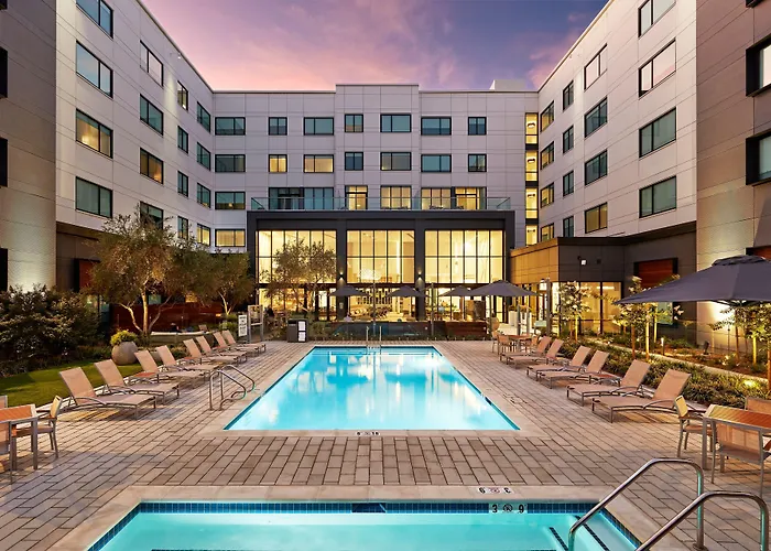 Hotel Element Santa Clara