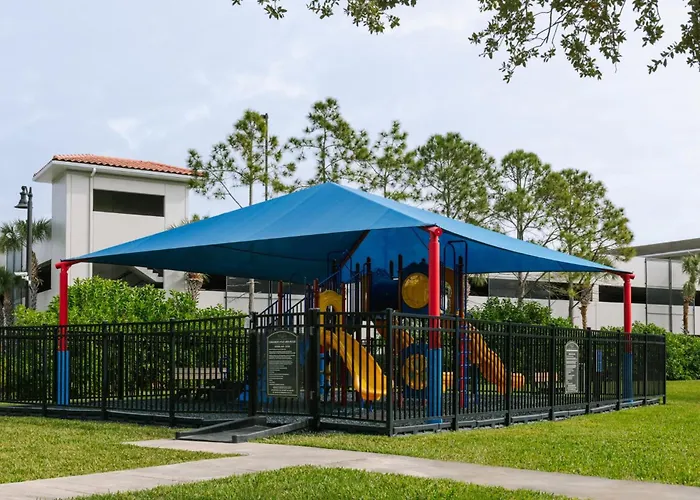 King Room With Bathroom Near Convention Center & Epic Universe Orlando