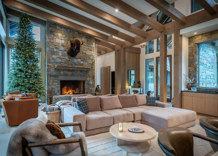 Mountain Lake Luxury Ski Chalet Revelstoke