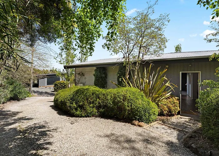 Stylish 2Br W Pool With Spa In Central Daylesford