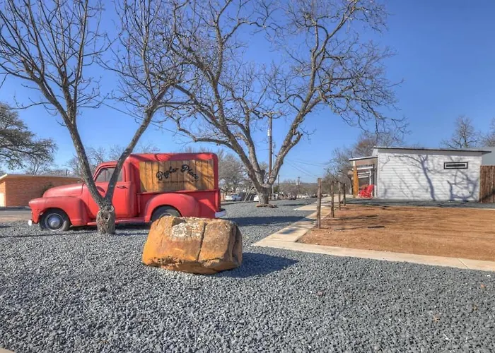 Pop 1: Hot-Tub + Close To Main St Fredericksburg