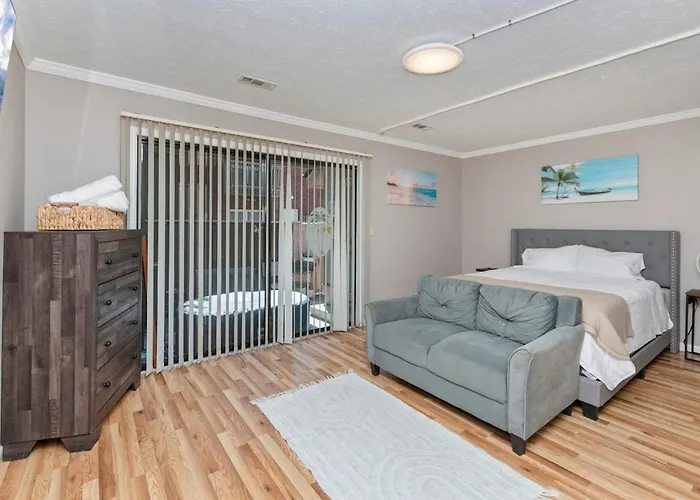 3 Min Walk To Beach, 2 Person Hot Tub, 1 Mile Drive To Airport Myrtle Beach