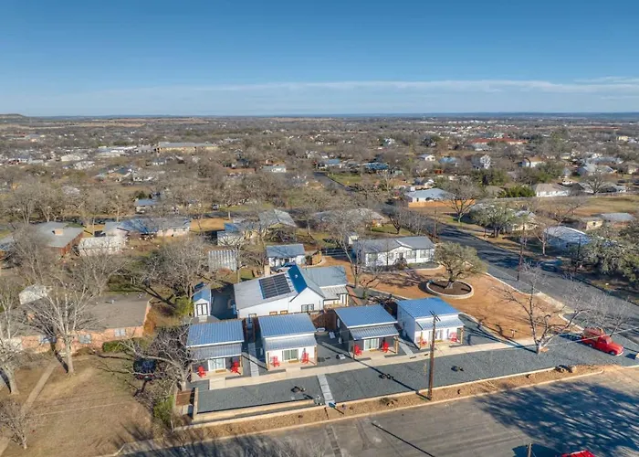 Pop 3: Hot-Tub, Close To Main St Fredericksburg