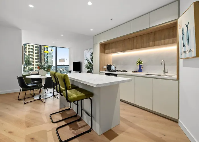 Skyline And Sea Luxe Heated Pool Gym Sauna Steam Melbourne City