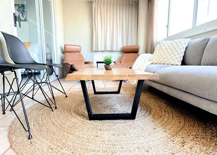 City Oasis - Free Parking Gym Beach Pool - Sleep 6 Brisbane