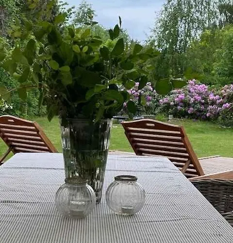 Lovely Holiday Home With Annex And Garden Dronningmølle