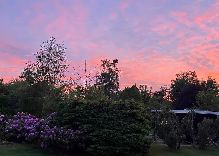 Lovely Holiday Home With Annex And Garden Dronningmølle