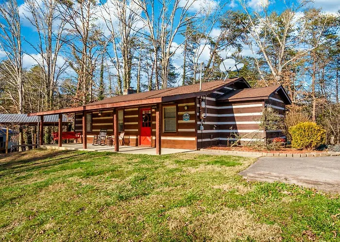 Wooded Bliss - Outdoor Hot Tub, Pet Friendly + Single Level Cabin! Pigeon Forge