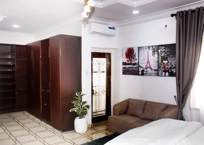 Heirloom Luxury Hotel And Apartments Maiyegun
