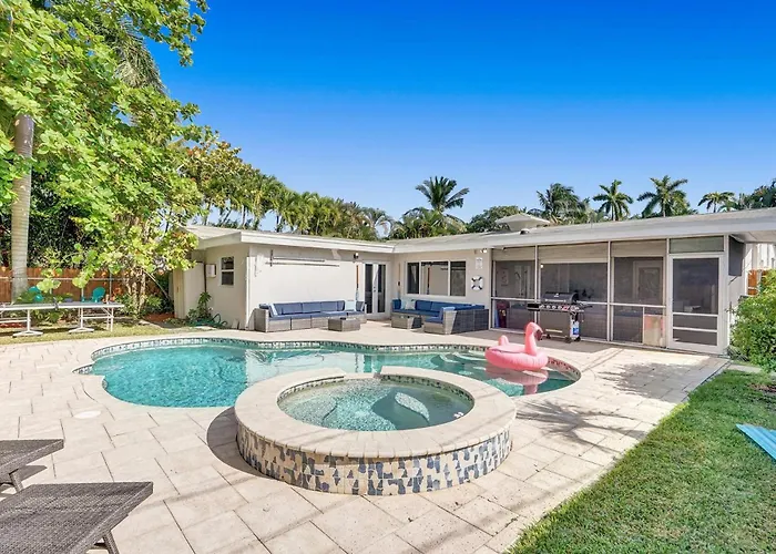 Stylish 4 Bed 2 Bath Pool & Spa Hollywood