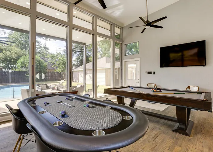 Heated Pool, Hot Tub, Game Room: Houston Group Gem