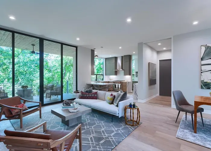 The House Of Yes- Luxury Urban Farm House. Walking Distance To Downtown Austin