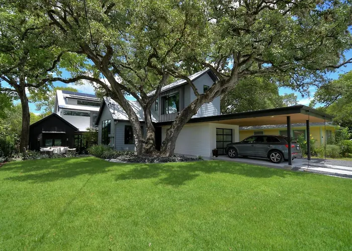 The House Of Yes- Luxury Urban Farm House. Walking Distance To Downtown Austin