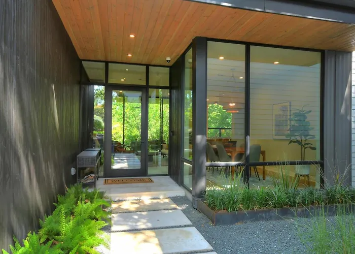 The House Of Yes- Luxury Urban Farm House. Walking Distance To Downtown Austin