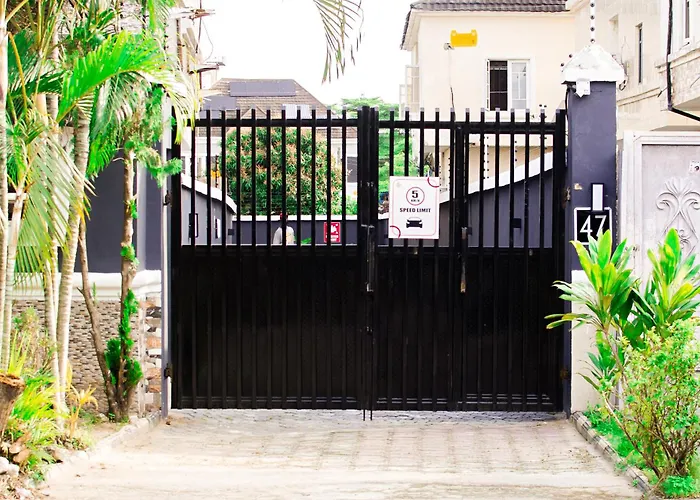 Heirloom Luxury Hotel And Apartments Maiyegun