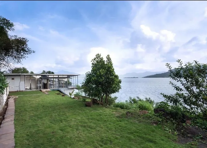 Lifeline Villas - Beauty By The Bay Luxurious Infinity Pool Villa Overlooking Pawna Lake Lonavla