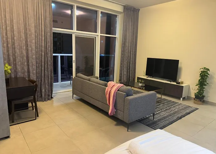 Joyful Journeys Marina Arcade Private Room For 2 - Shared Kitchen Dubai