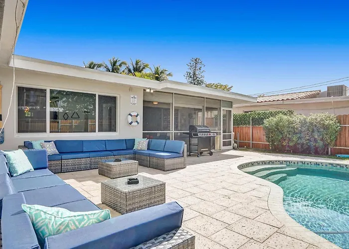 Stylish 4 Bed 2 Bath Pool & Spa Hollywood