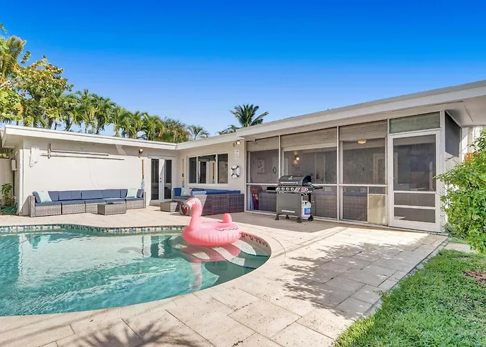 Stylish 4 Bed 2 Bath Pool & Spa Hollywood